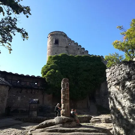 Pod Zamkiem Chojnik Daire