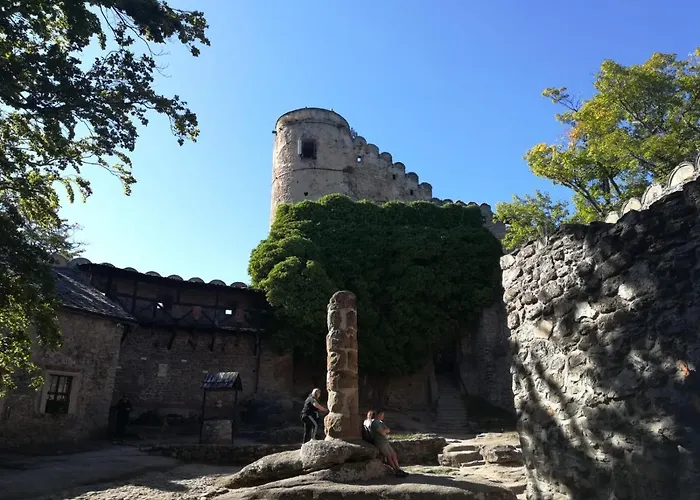 Pod Zamkiem Chojnik Daire